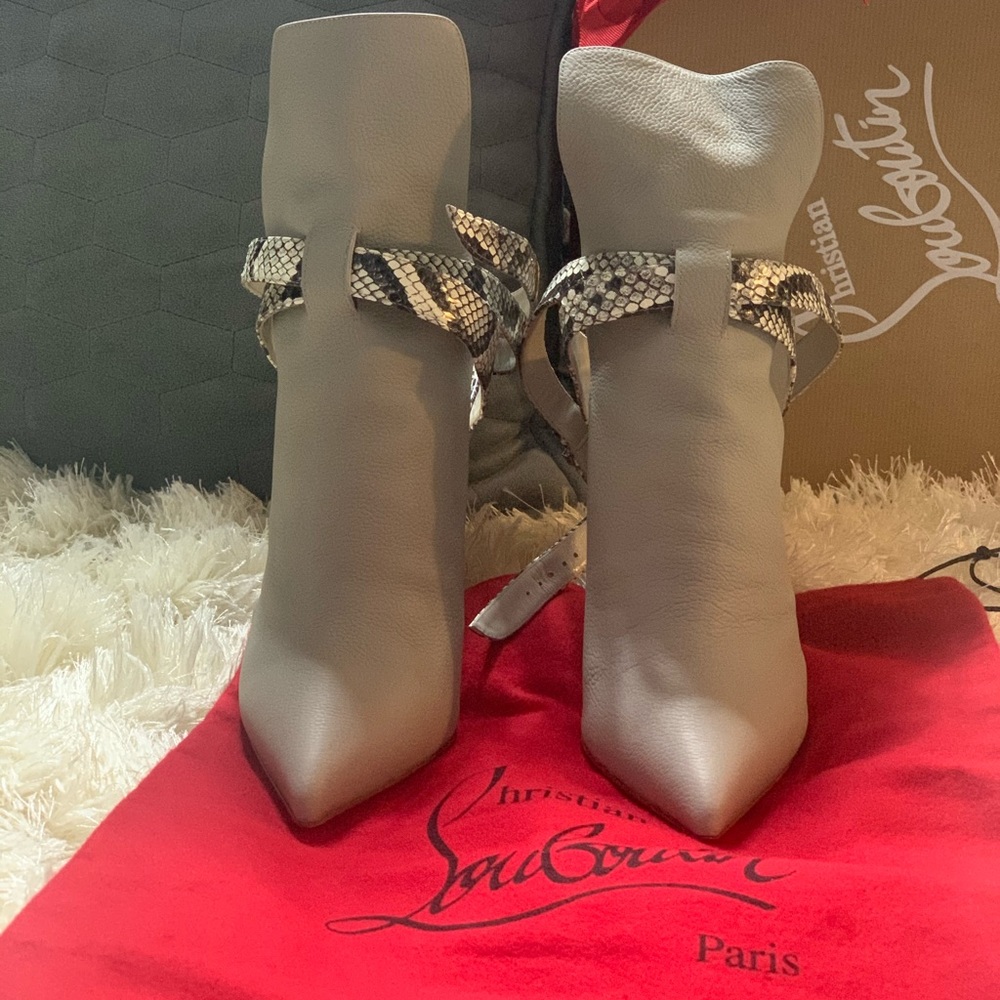 Christian Louboutin Heel Size: 39 (US Size: 8.5/9) - Picture 2 of 10